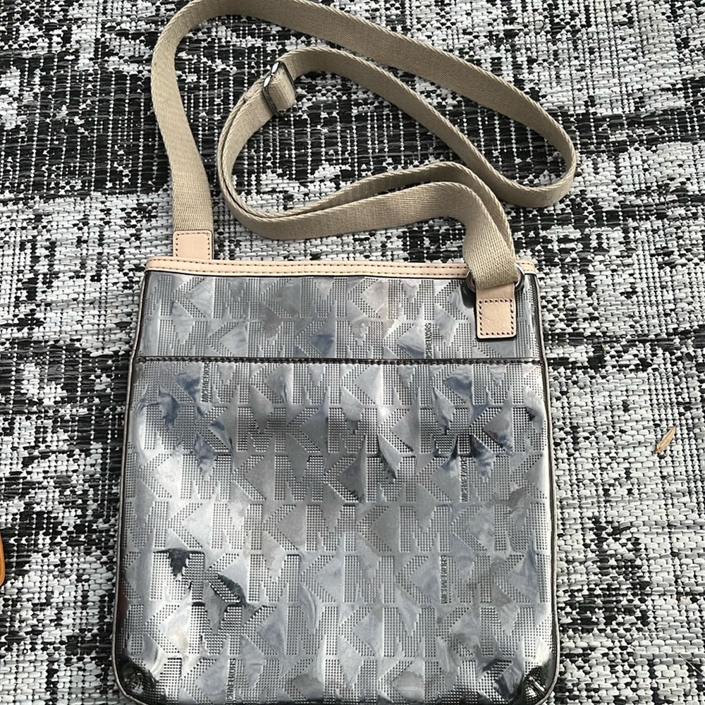 Micheal Kors crossbody bag